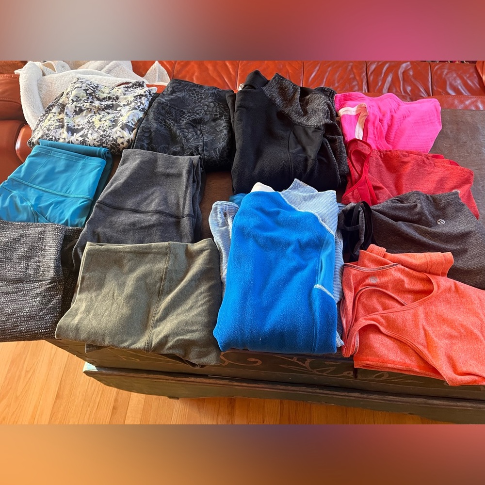 Mixed sizes Lululemon lot of 12 items